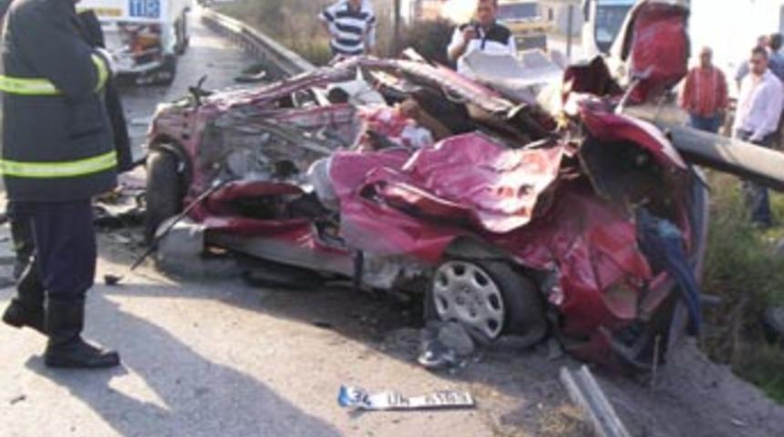 Bu otomobil 3 kişiye mezar oldu