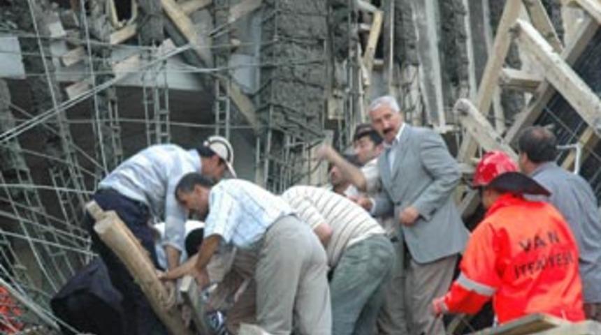 Van'da inşaatta &ccedil;&ouml;kme: 8 yaralı