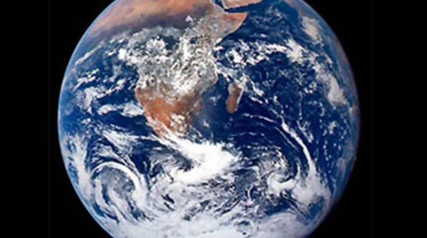 D&uuml;nya'nın &ccedil;apı, bilinenden 5 mm k&uuml;&ccedil;&uuml;k