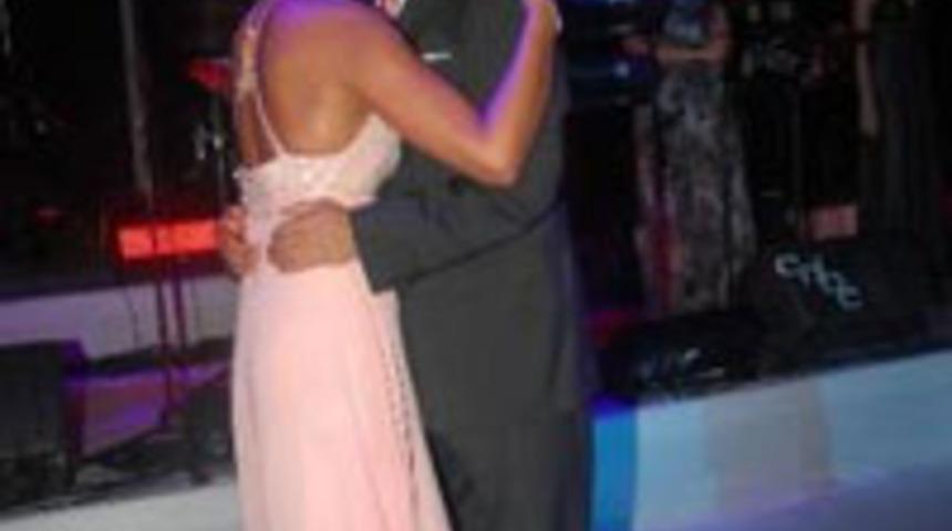 Rötarlı düğün dansı