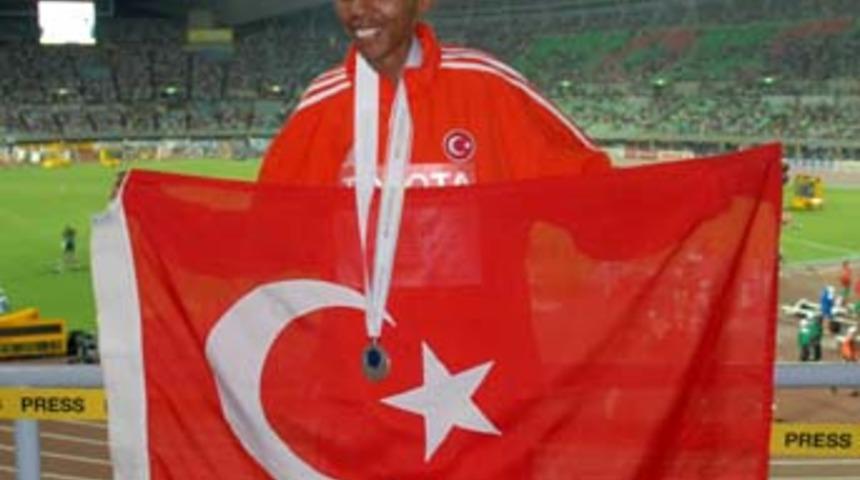 Elvan kıl payı bronz madalyayı ka&ccedil;ırdı <font color="red">Spor</font>