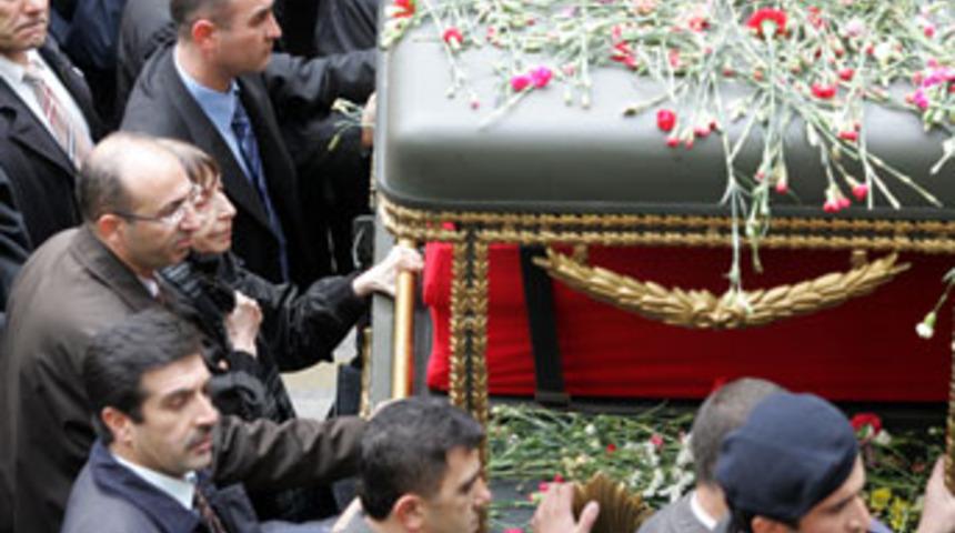 Rahşan Ecevit: B&uuml;lent'in mezarını taşıtacağım