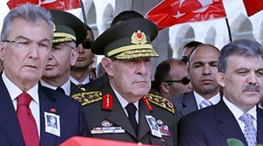 Cenazede h&uuml;k&uuml;mete b&uuml;y&uuml;k tepki