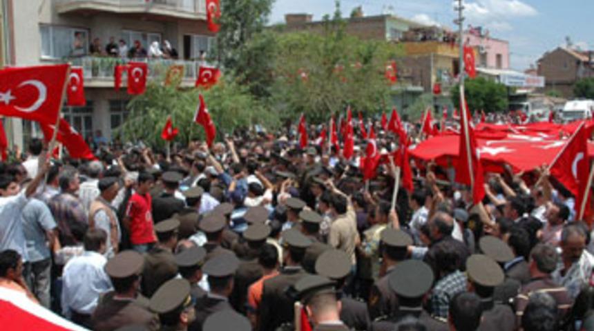 Şehit eşi Diyarbakır'dan aday adayı oldu