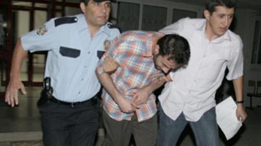 Tartıştığı annesini bı&ccedil;aklayarak &ouml;ld&uuml;rd&uuml;