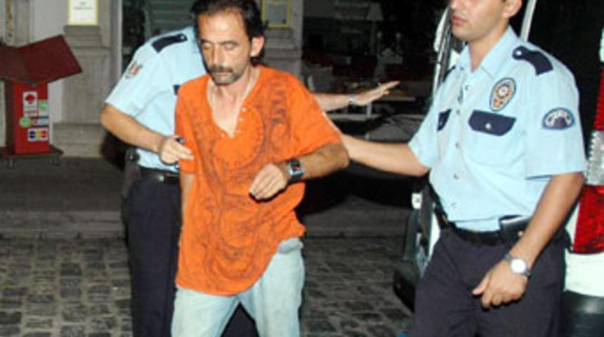 Polis otosunda uykuya daldı