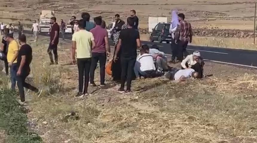 Şanlıurfa'da otomobil şarampole devrildi: 2 ölü, 3 yaralı