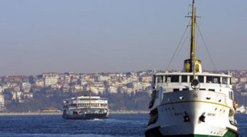 Gen&ccedil; kız  vapurdan atlayarak intihar etti