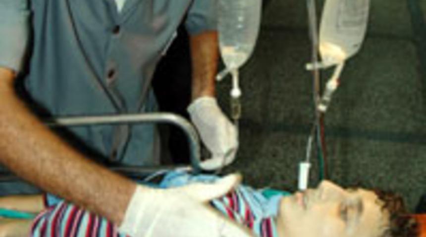 Devrilen kale direği hayatını kararttı