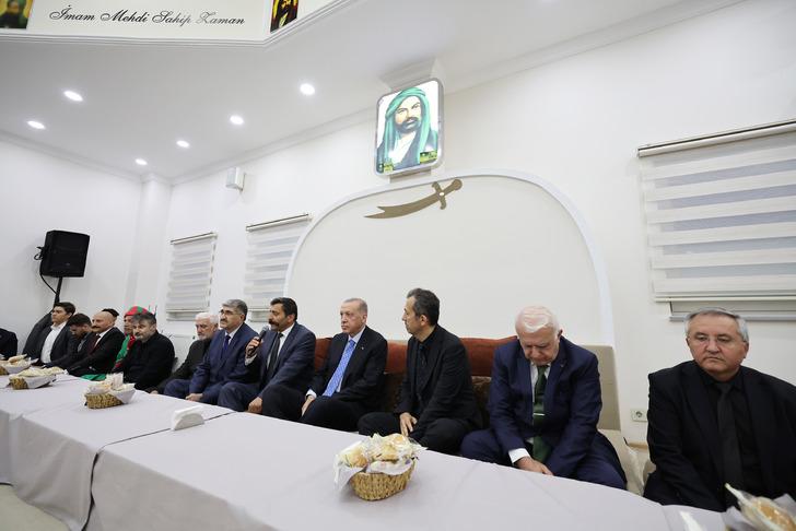 Cumhurbaşkanı Erdoğan, Pendik'te cemevini ziyaret etti