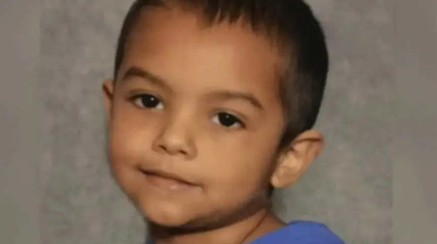 Böyle canilik görülmedi! 6 yaşındaki oğlunu aç ve susuz bir şekilde kıyafet dolabına kilitledi... Her yer idrarla ıslanmıştı