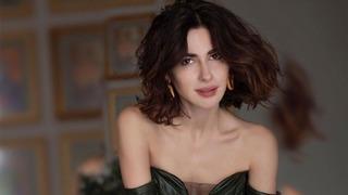 Üstsüz pozlarıyla gündem olmuştu! Nesrin Cavadzade plajda babasıyla poz verdi