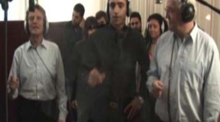 T&uuml;rk hip hop şarkıcısına bakanlardan vokal