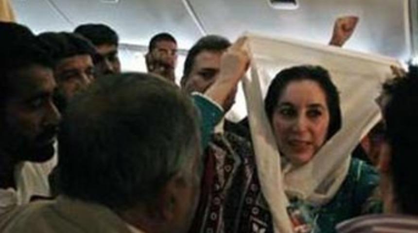 Butto, M&uuml;şerref'in istifasını istedi