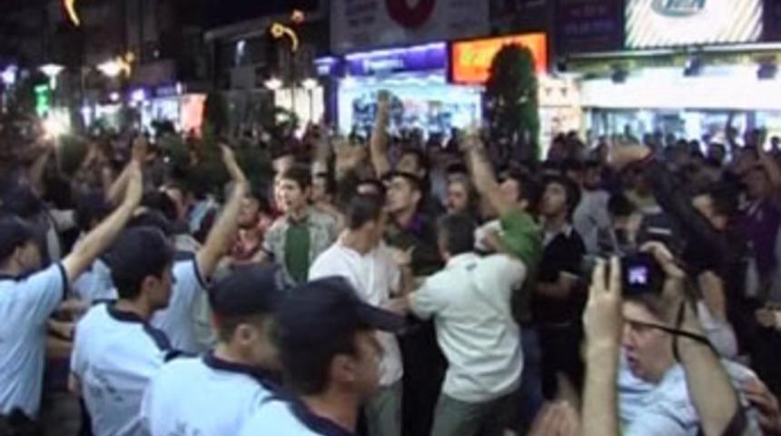 Ahmet Kaya tiş&ouml;rt&uuml; gerginlik yarattı