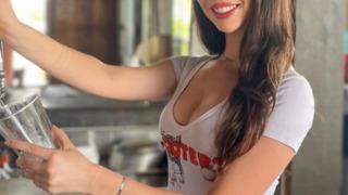 Sosyal medya bu garsonun itirafını konuşuyor! “O kadar güzelim ki erkekler eşlerinin yanında benim numaramı istiyorlar”