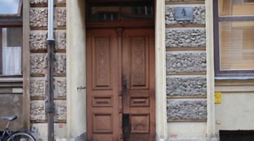 Bodrum katında bebek cesetleri bulundu