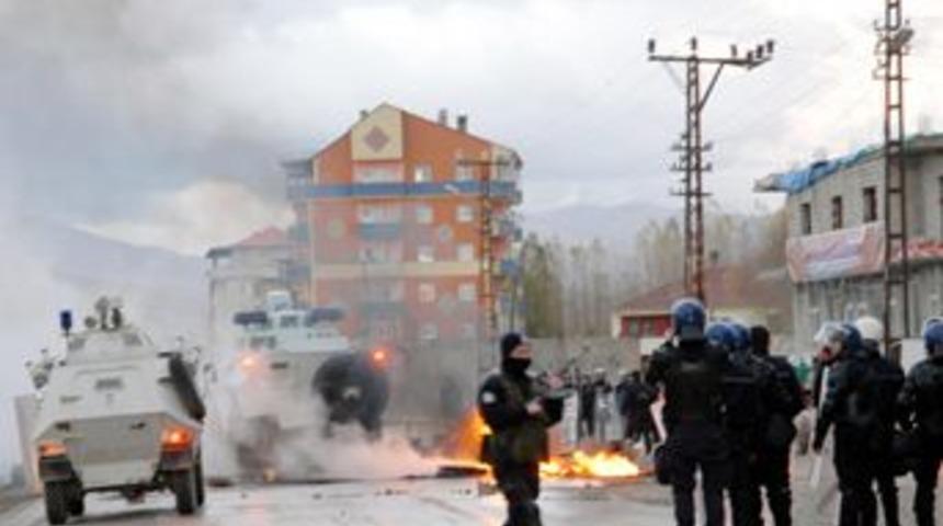 Şemdinli olaylarının yıld&ouml;n&uuml;m&uuml;nde arbede