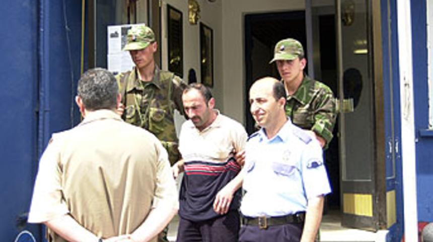 Kardeşlerini &ouml;ld&uuml;r&uuml;p fındık bah&ccedil;esine g&ouml;md&uuml;ler