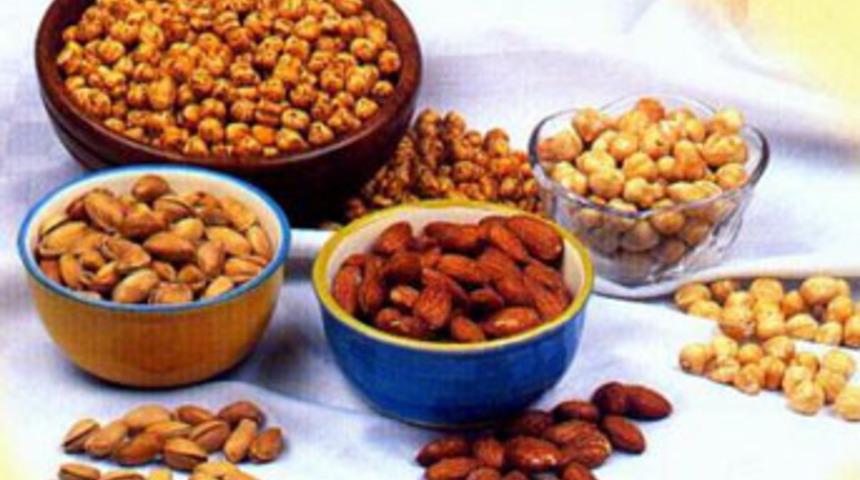 A&ccedil;ıkta satılan &ccedil;erez ve kurutulmuş meyveye dikkat