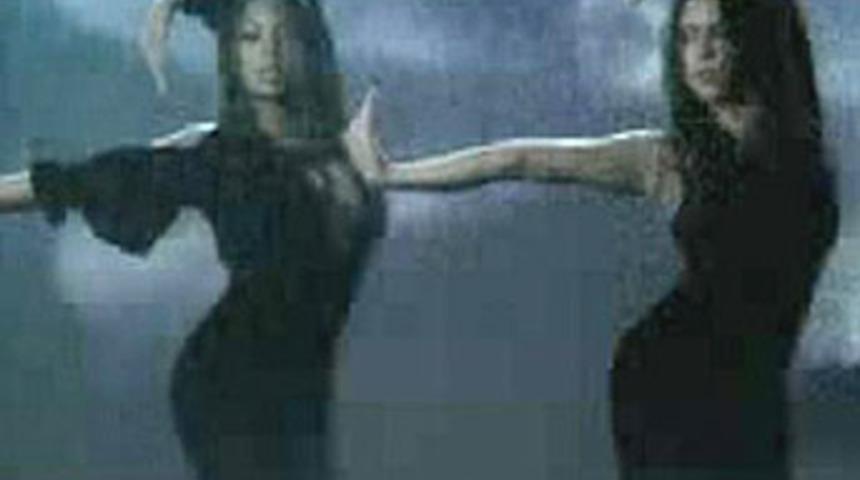 Beyonce ve Shakira'dan seksi d&uuml;et!