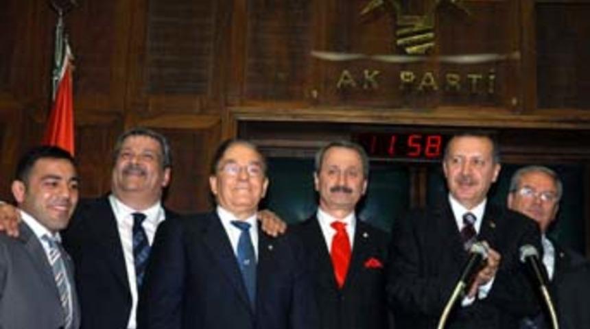 &Uuml;nl&uuml; isimler AKP'de