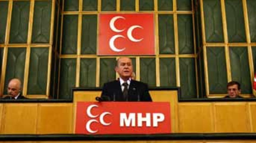 Bah&ccedil;eli'den AKP ve CHP'ye "omurgasız" su&ccedil;laması