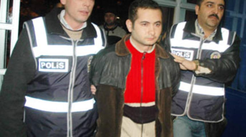 Hayat kadınını, boğazını keserek &ouml;ld&uuml;rd&uuml;ler