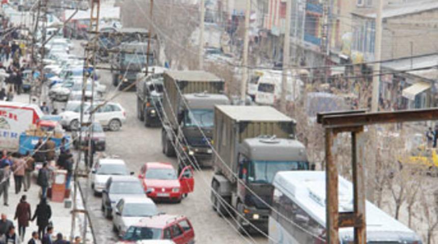 G&uuml;neydoğu'ya askeri sevkıyat s&uuml;r&uuml;yor