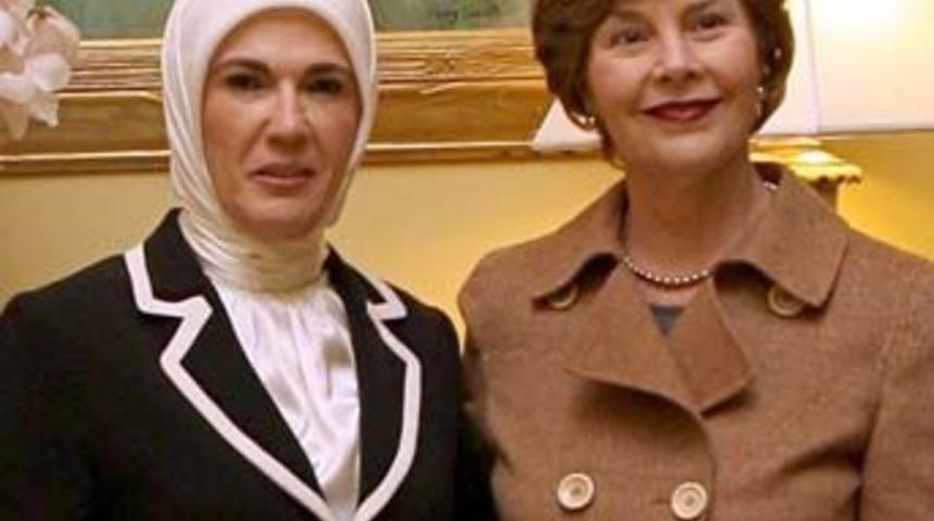 Emine Erdoğan, Laura Bush ile bir araya geldi