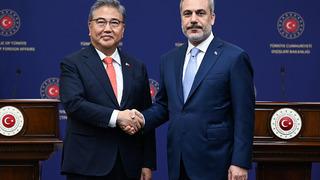 Sözlerine Türkçe konuşarak başladı! Bakan Fidan ile ortak basın toplantısında Güney Koreli mevkidaşı Park'tan 'Türkiye' mesajı