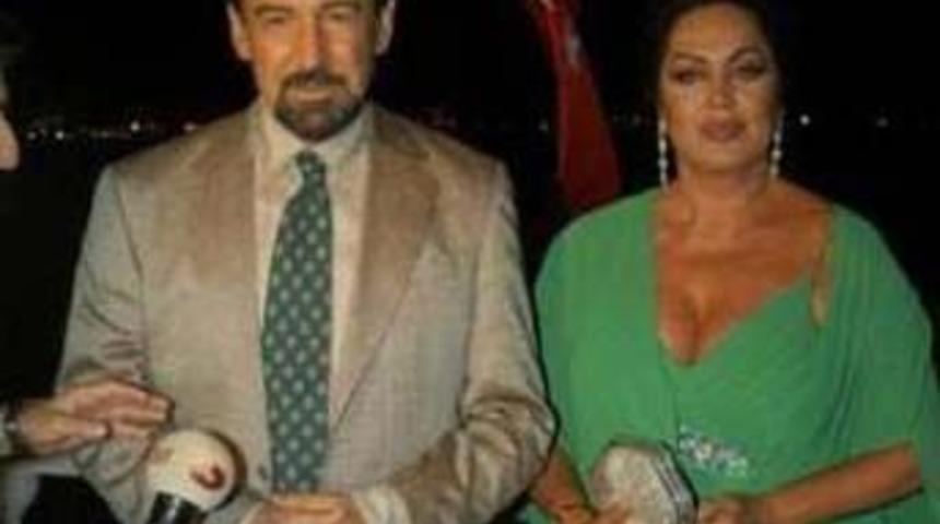 "Kızım annenle yataktayız"