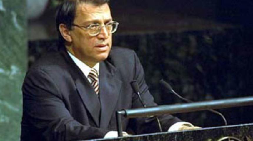 Mesut Yılmaz: Yeni bir partiye ihtiya&ccedil; var