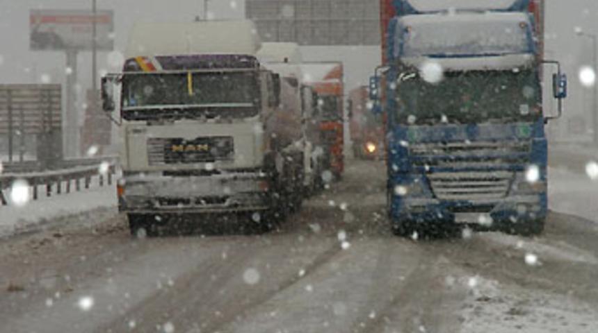 Bolu Dağı'nda etkili kar yağışı