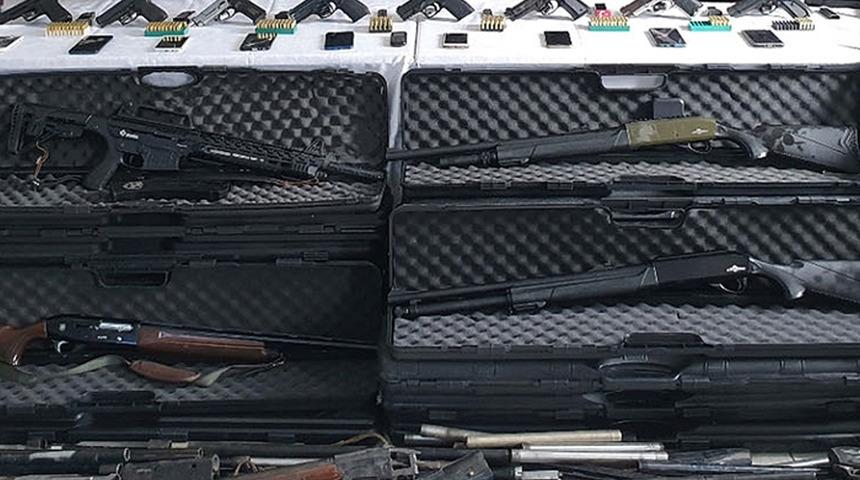 Marmaris'te operasyon: 21 tüfek ve 8 tabanca ele geçirildi!