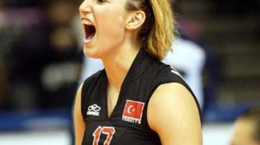 Milli voleybolcu hamile kaldı, kriz &ccedil;ıktı