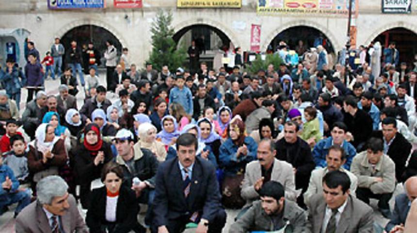 DTP, "Sayın &Ouml;calan" da ısrarlı