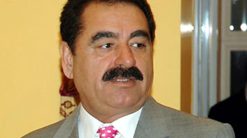 'Tatlıses vitrin değil ezilenlerin sembol&uuml;'