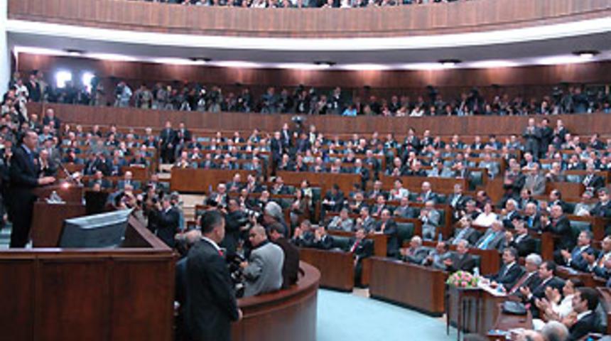 AKP vitrinini tanıtıyor 