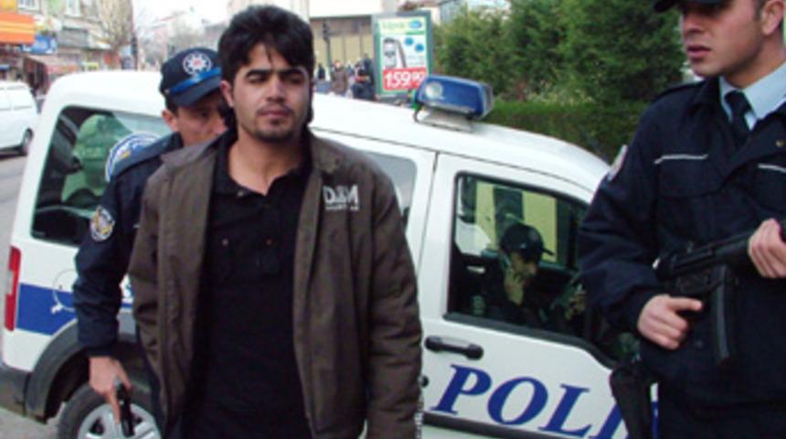 &Ccedil;ılgın aşıktan sevgiliye silahla tehdit