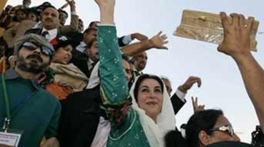 Butto, M&uuml;şerref'siz koalisyon peşinde