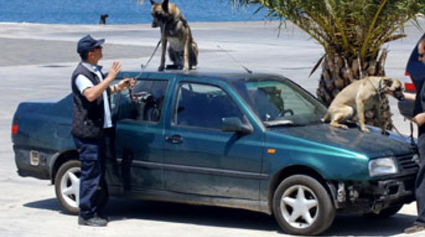 &Ccedil;eşme'de eroin operasyonu