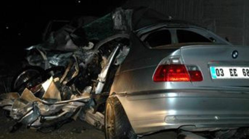 Afyonkarahisar'da trafik kazası: 3 &ouml;l&uuml;, 2 yaralı