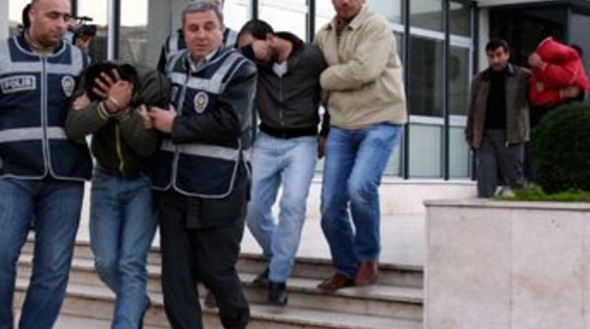 4 telefonu paylaşamayınca yakalandılar