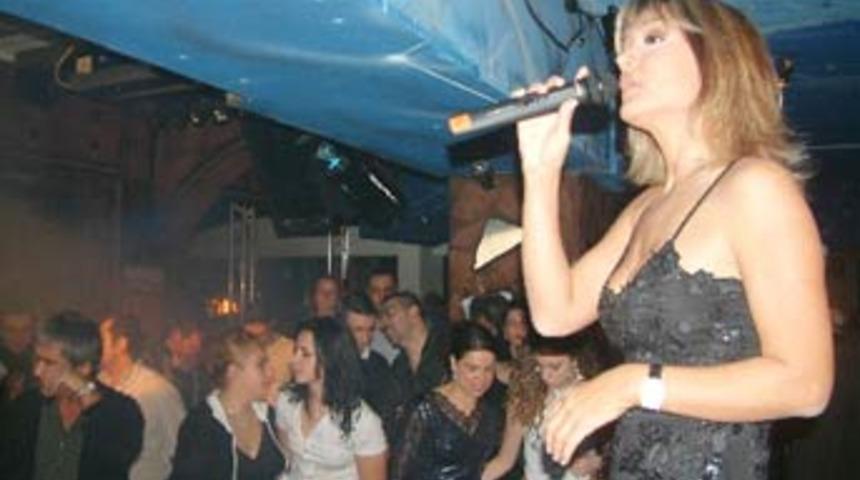 Demet Akalın Ankara'da coştu, coşturdu