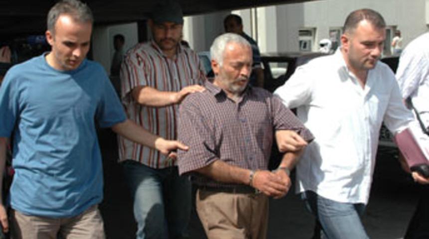 Oğlunu satan kişiyi &ouml;ld&uuml;rd&uuml;