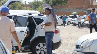 'Hem hava sıcak hem de pazarlık sıkı' İkinci el oto pazarında 46 derece altında 'terleten' anlar