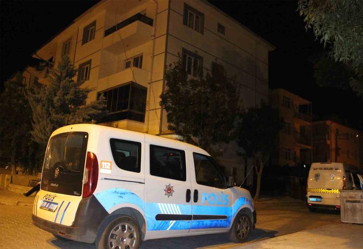 Uykusundan uyandırıldı... Evinin kapısında kanlar içinde yere yığıldı! Dehşete düşüren olay