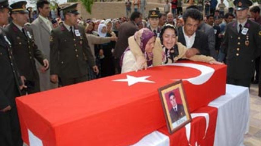 Elbistan şehidine ağladı