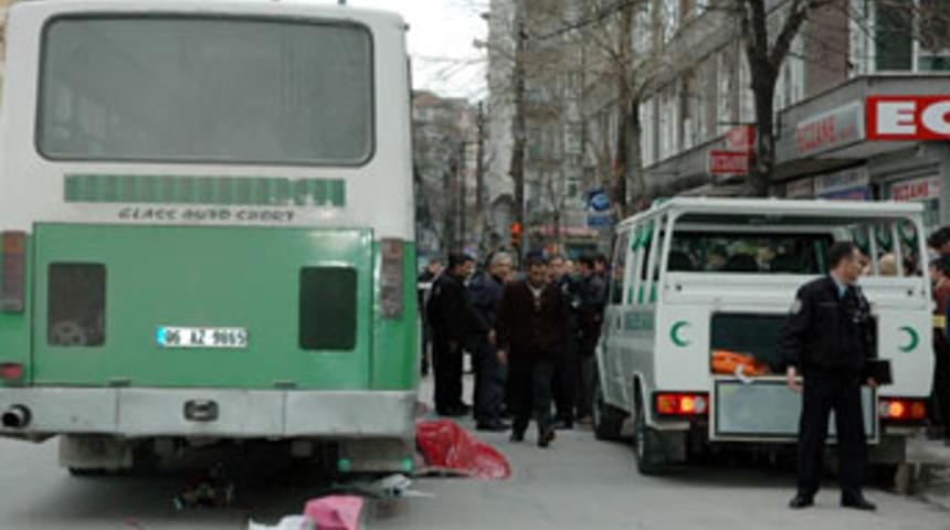 Yeşil halk otob&uuml;s&uuml; yaşlı kadını ezdi